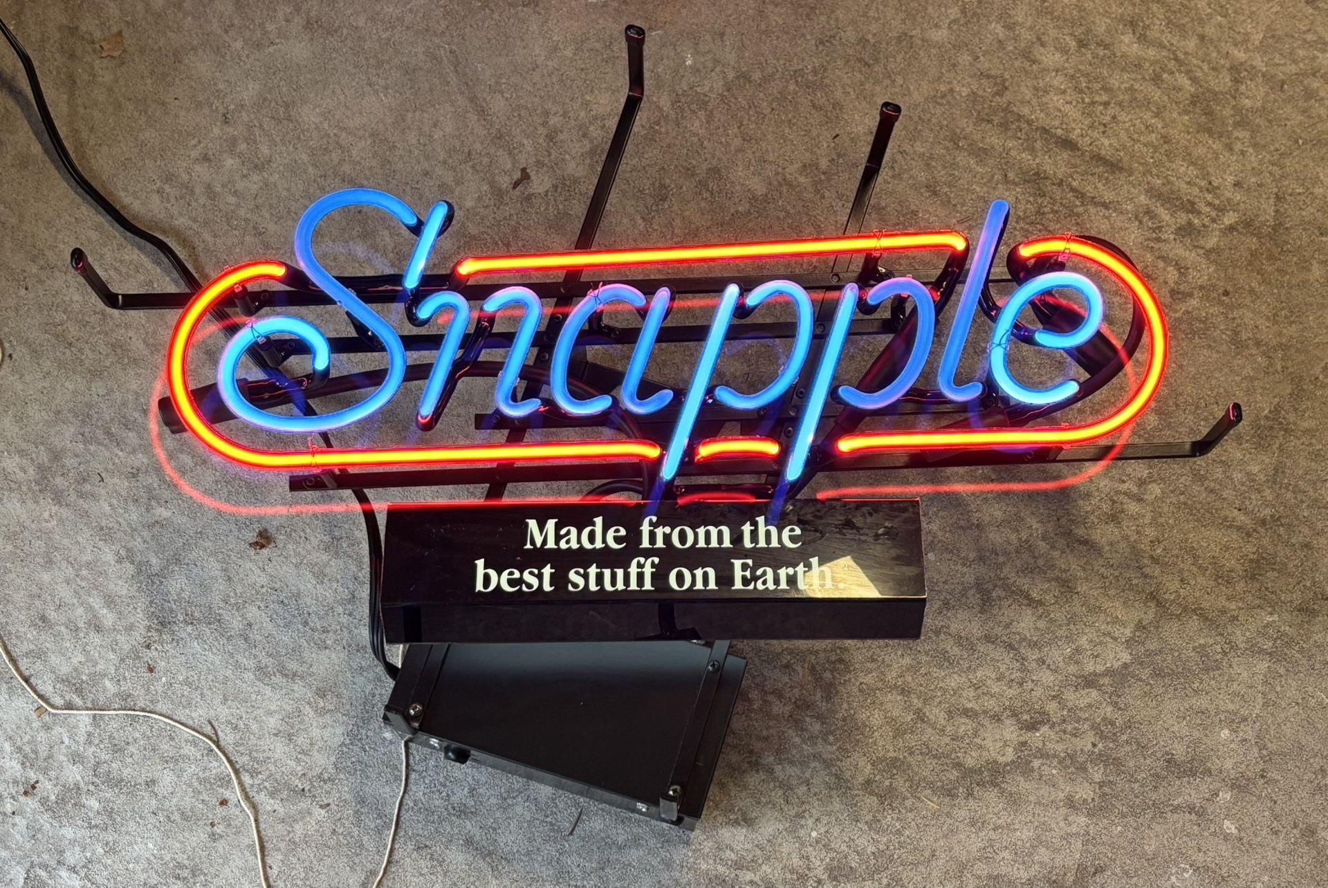 Snapple Beverages Neon Sign - (25″w x 16½”h)