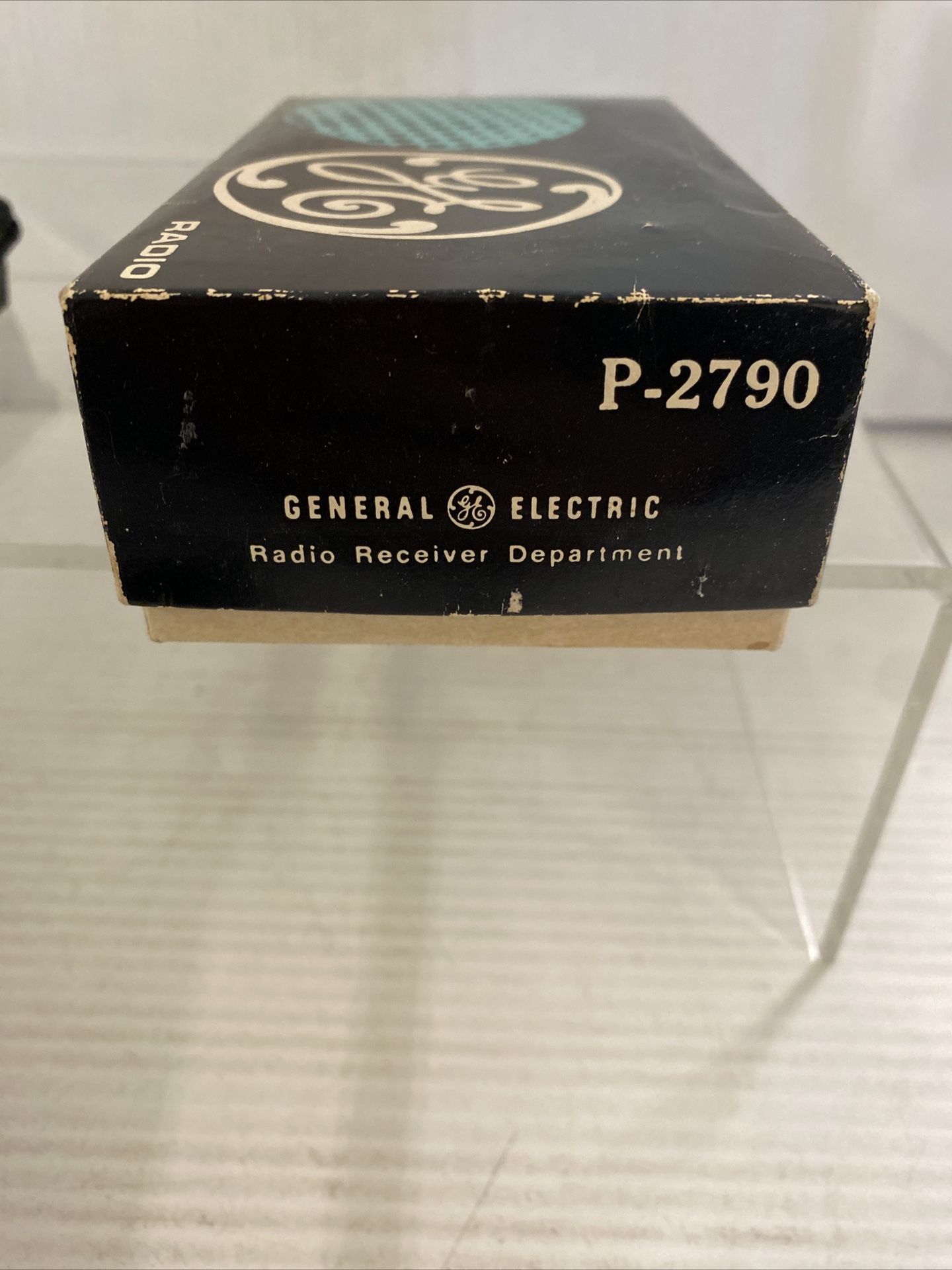 Vintage GE Transistor Radio General Electric P - 2790 With Vintage GE Transistor Radio General Electric P - 2790 With