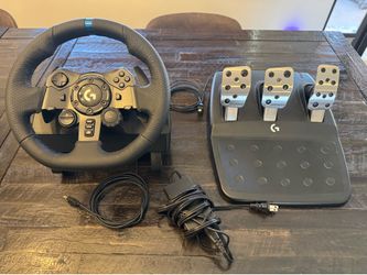 Logitech G923 Racing Wheel and Pedals  for PlayStation and PC