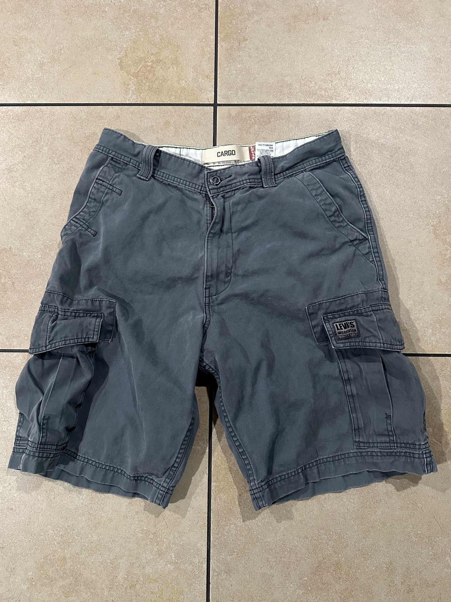 Vintage Men's Levi's Workwear Cargo Shorts Size 32