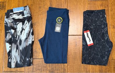 Women’s Leggings Size Medium **BRAND NEW**