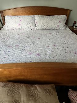 Southshore  Fine Living Queen/ King 3 Piece Quilt In Excellent Condition Used In  Guest Room. 