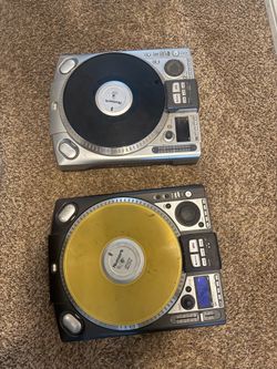 2 Numark HDX DJ Turntables + DJ Coffin/Box (Bundle)