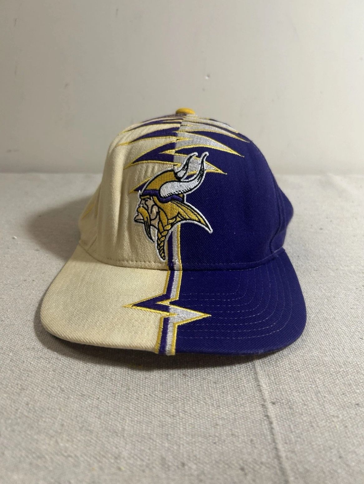 Vintage Minnesota Vikings Starter Shockwave NFL Pro Line Hat RARE