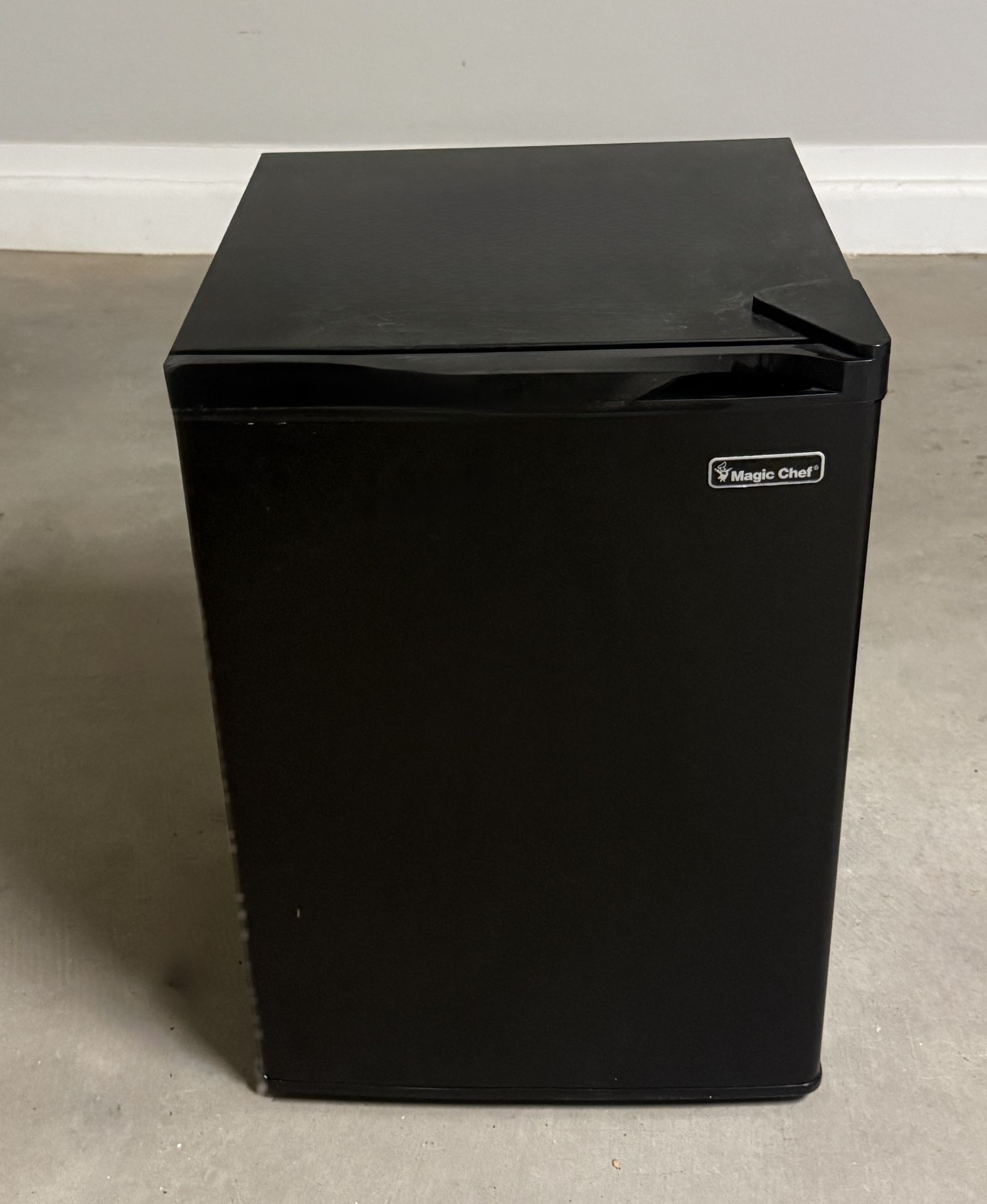 Portable refrigerator