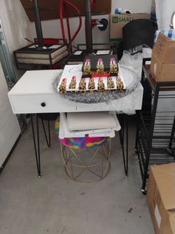 Vanity with stools and pictures