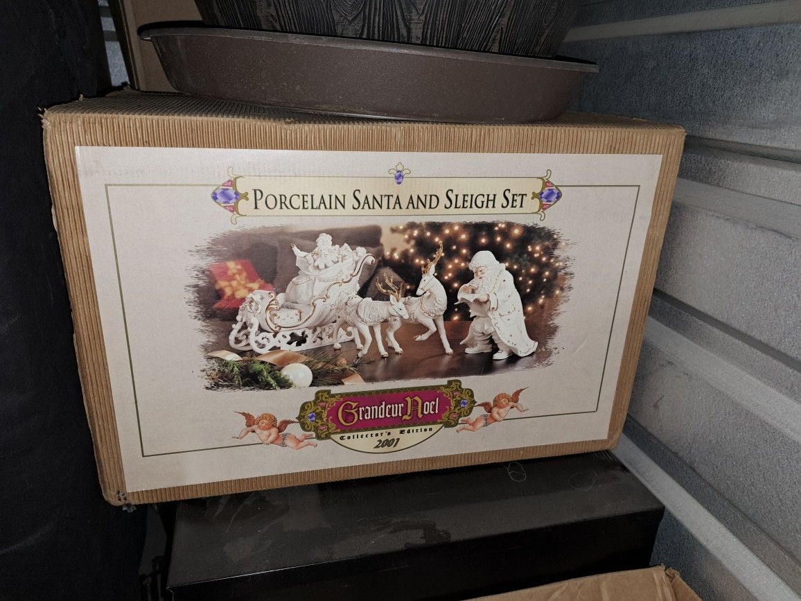 Porcelain Santa and Sleigh Set Grandeur Noel 2001