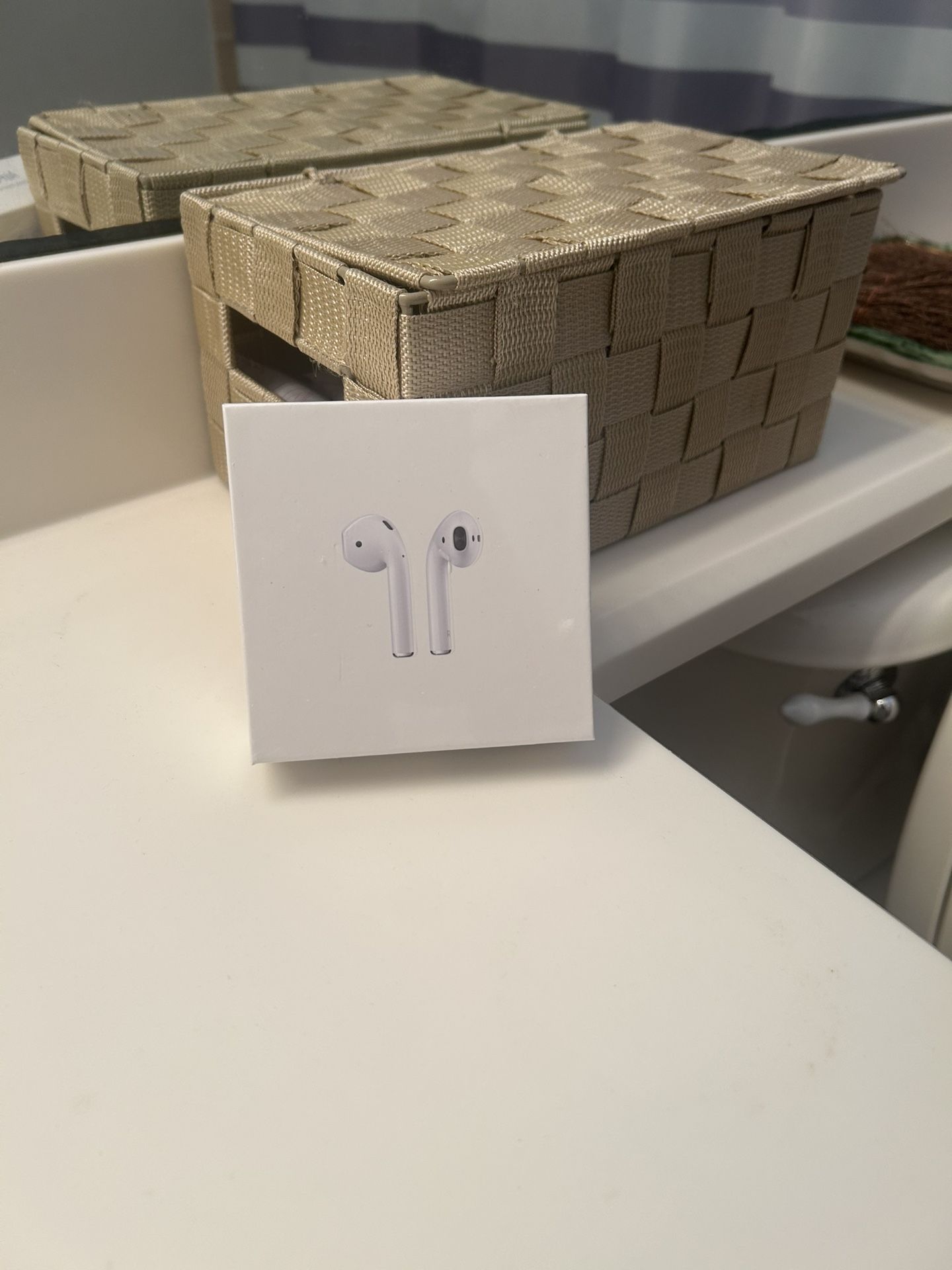 New Bluetooth White Earbuds With MagSafe Charging Case