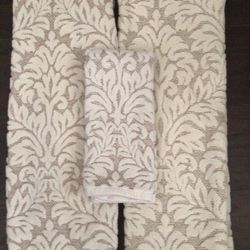 2 Bath And 2 Hand Towels Set