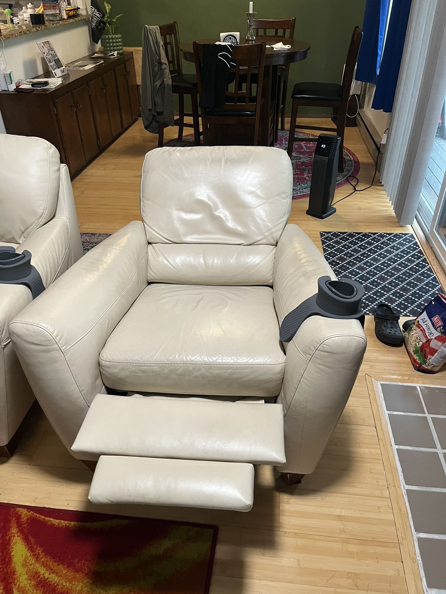 White Leather Loveseat And Recliner