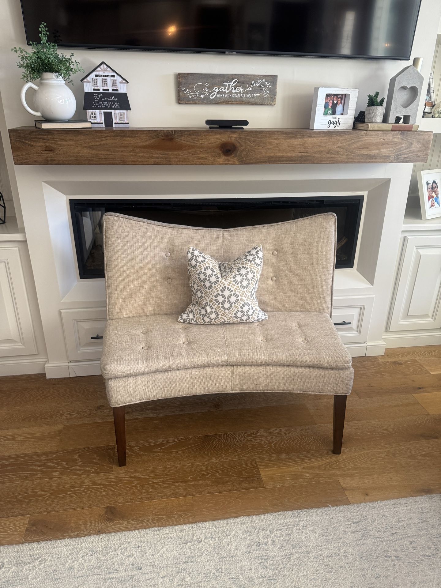 Mid Century Modern Style Scoop Back Burlap Loveseat with Button Tufting
