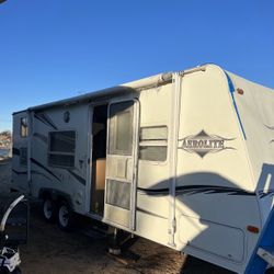 2005 aerolite 27’ 