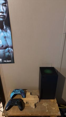Xbox series x/ two controllers/ Alienware monitor