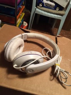 Ihome white stereo headphones