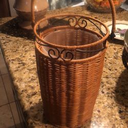 Utensil / Vase basket from Princess House $25.00