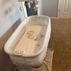 Delta Children SmartSleep Auto Glide Bassinet