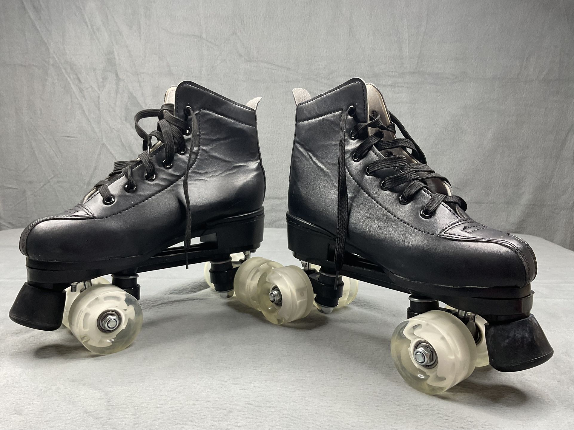 Unbranded Preowned Black Lace-Up Roller Skates – Light-Up Clear Wheels – Size EU 39 / US Women’s 8 