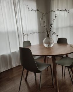 Article Seno Dining Table - 47”