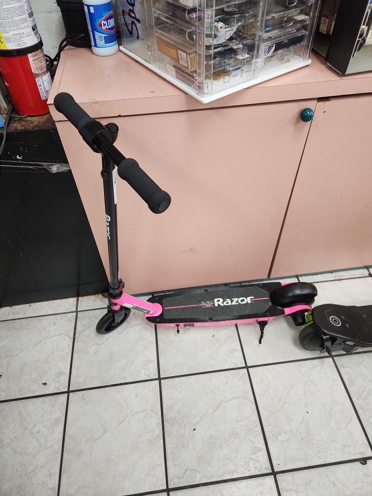 E90 Razor Pink Electric Scooter