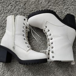 White Ankle Lace Up Boot• Chunky Heel• Size 7• Great Condition• $15firm 