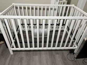 brand new crib 