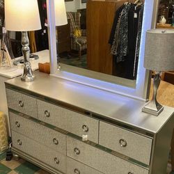 Modern Silver Lowboy Dresser w/ Lighted Mirror (Retail: $1200)