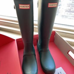 Brand New Hunter Original Women’s Tall Rain boots Dark Green
