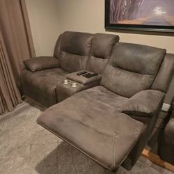 Eastwood Loveseat Electric Recliner 
