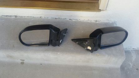 A set of side mirrors