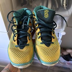 Nike Kyrie 1 Letterman Size 9