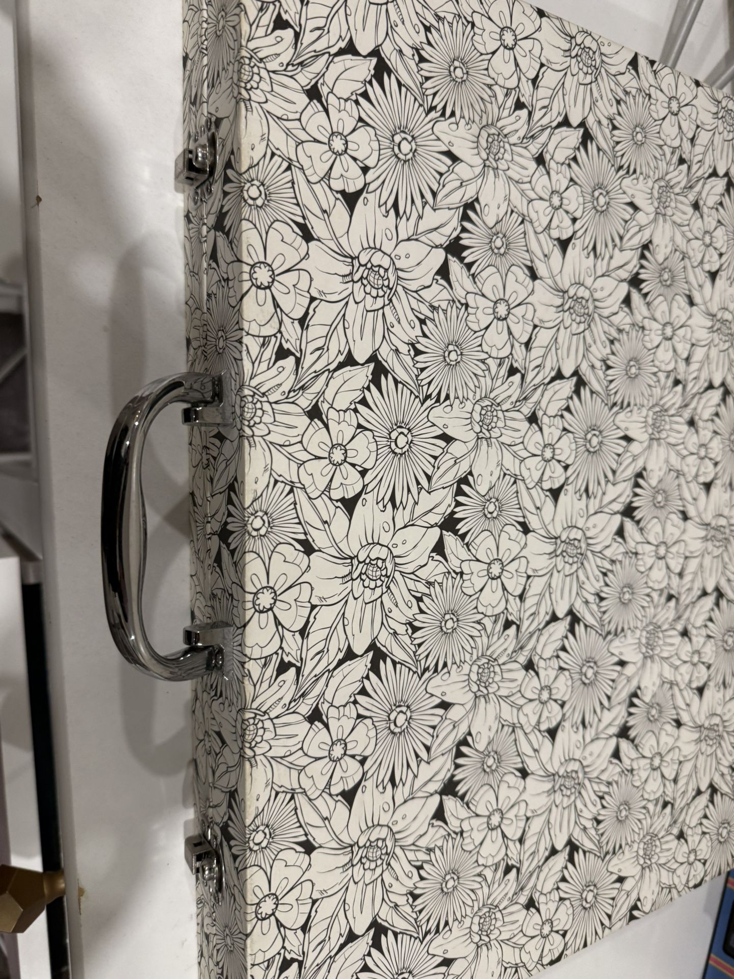 Children’s colored pencil kit with 2 coloring books creations and magical garden