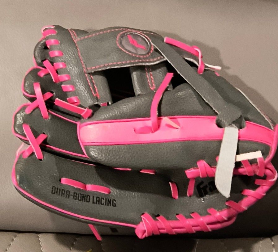 FRANKLIN Left Hand Thrower Girls Tee Ball Glove 9.5" P/N 22703L-9.5"
Very gently used