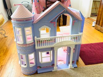 Barbie, folding Victorian Dreamhouse