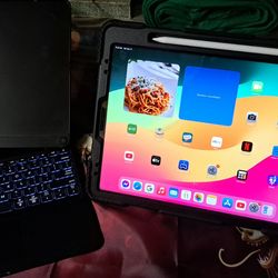 Ipad Pro 12.9 5th Gen w/ Extras