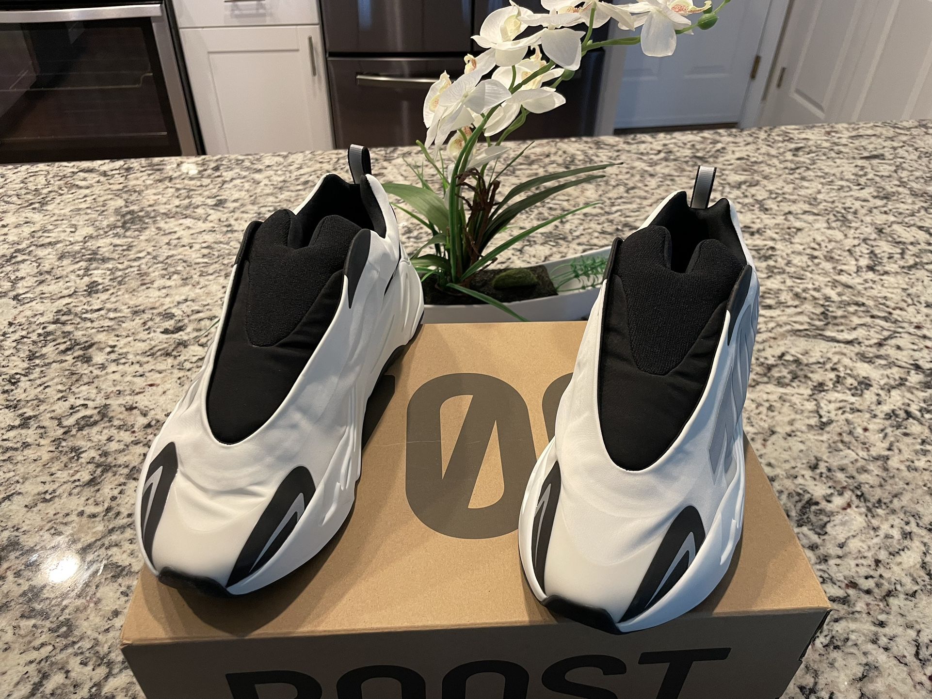 Yeezy 700 Analog