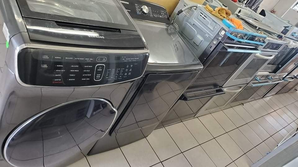 SAMSUNG Washer And Gas Dryer Set