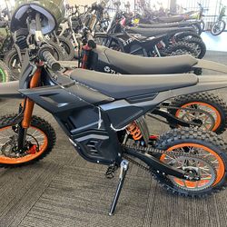 CEMOTO DIRTBIKE 2000W/48V 37MPH/43  Miles Range.