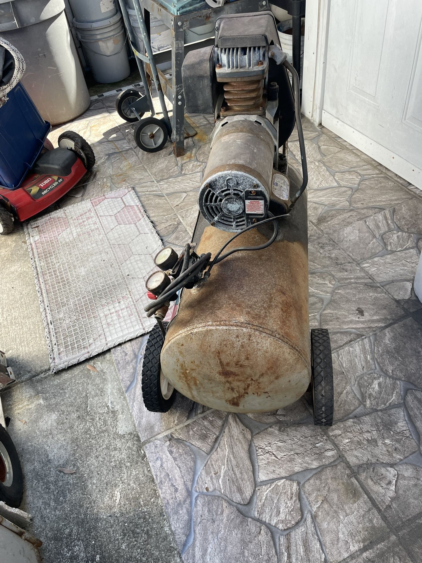 large compressor see in the photos all the details working well