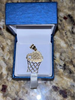 10k gold pendant
