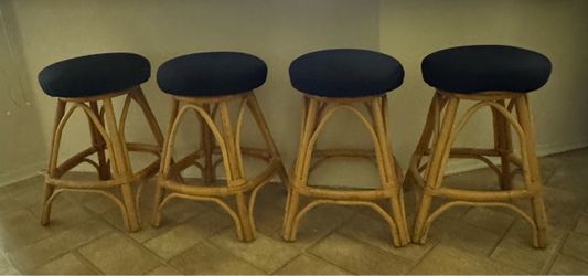 Set of 4 Rattan Bar Stools with Navy Cushions
