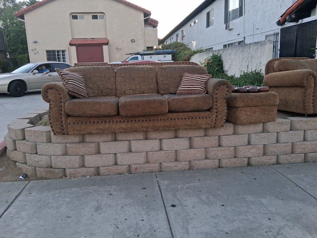 Free Couch And Autumn.