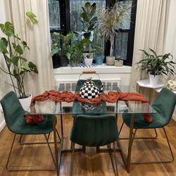 Dining Room Table And Chairs 