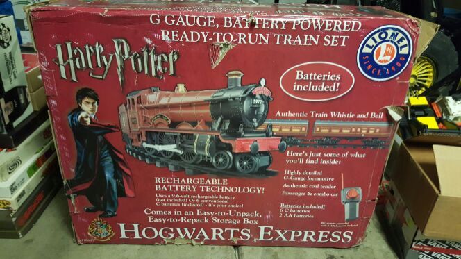Harry Potter Hogwarts Express g gauge battery powered ready to run train set Lionel