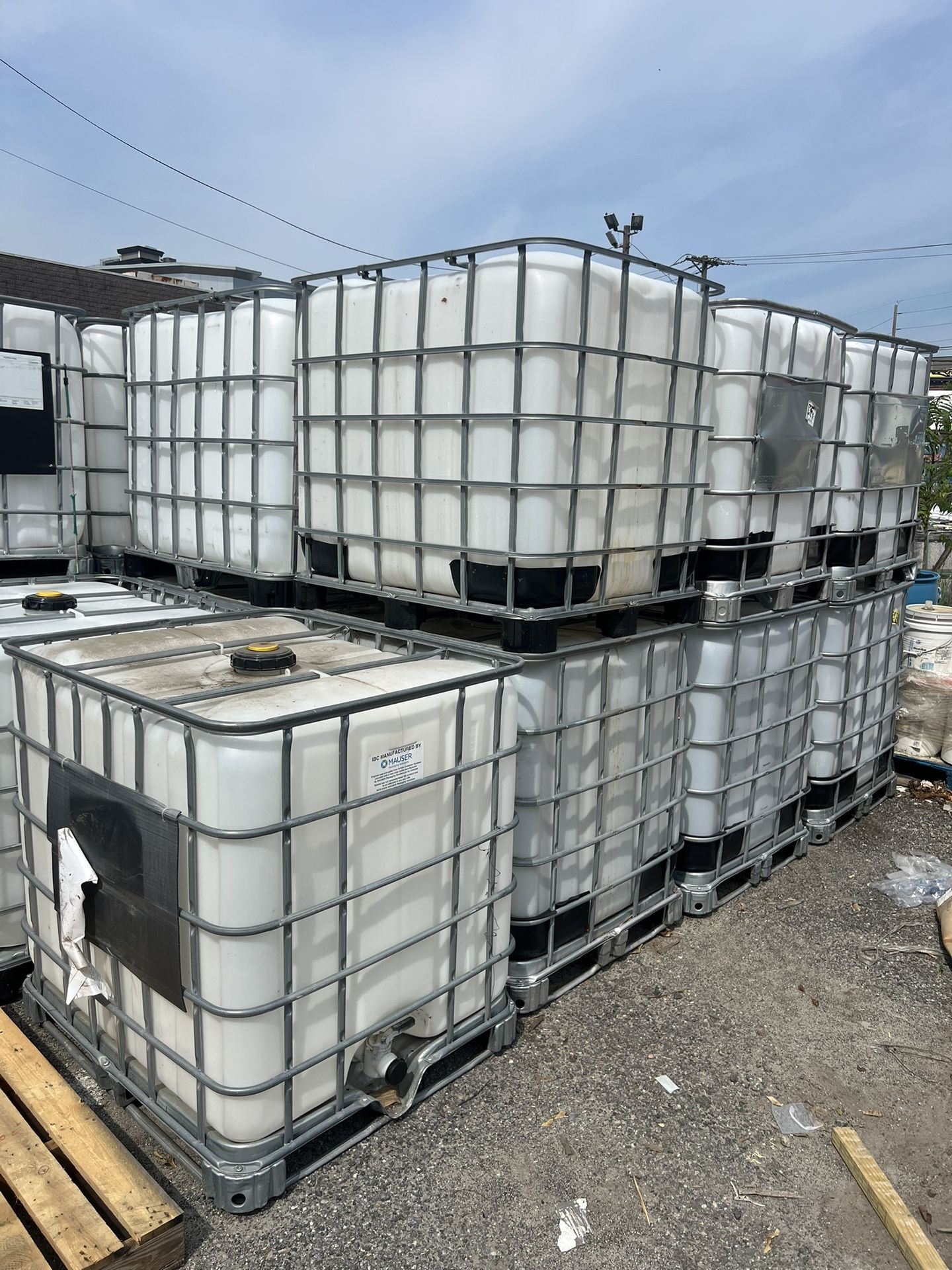IBC Totes for Sale – Heavy-Duty 275 Gallon Water Tanks – Local Pickup