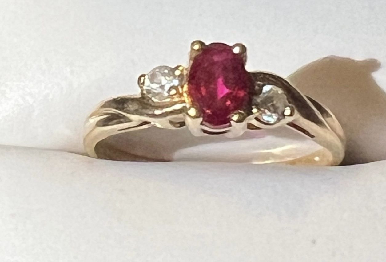 10K yellow gold Ruby ring Sz7 real 10K solid gold.