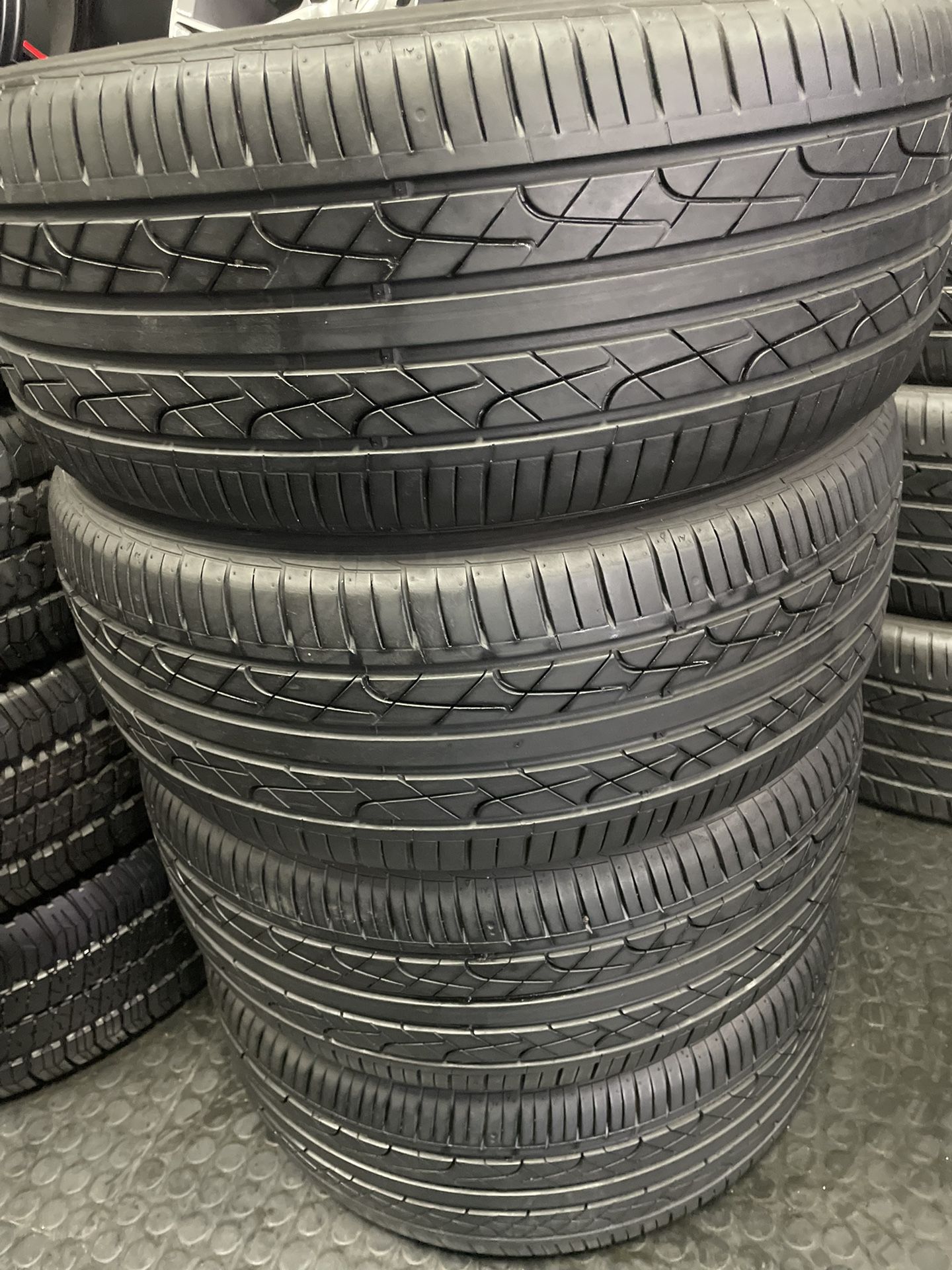 Set Of 4 Matching Tires All Season Hankook 225/50R17