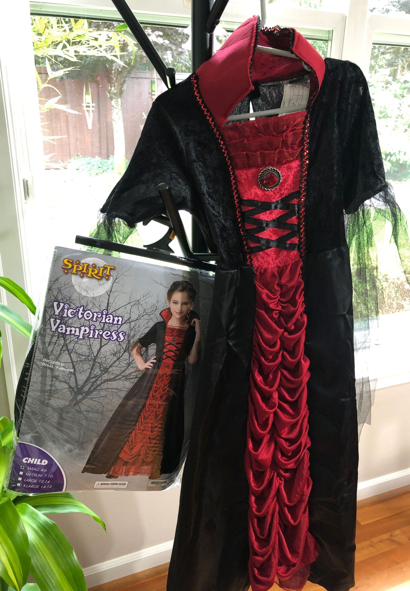 Small Victorian Vampiress Costume/Kids