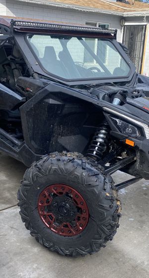 Photo Can am x3 windshield and wheels for sale