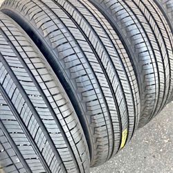 225 60 18 vendo un set de llantas usadas en excelente condición marca Michelin
