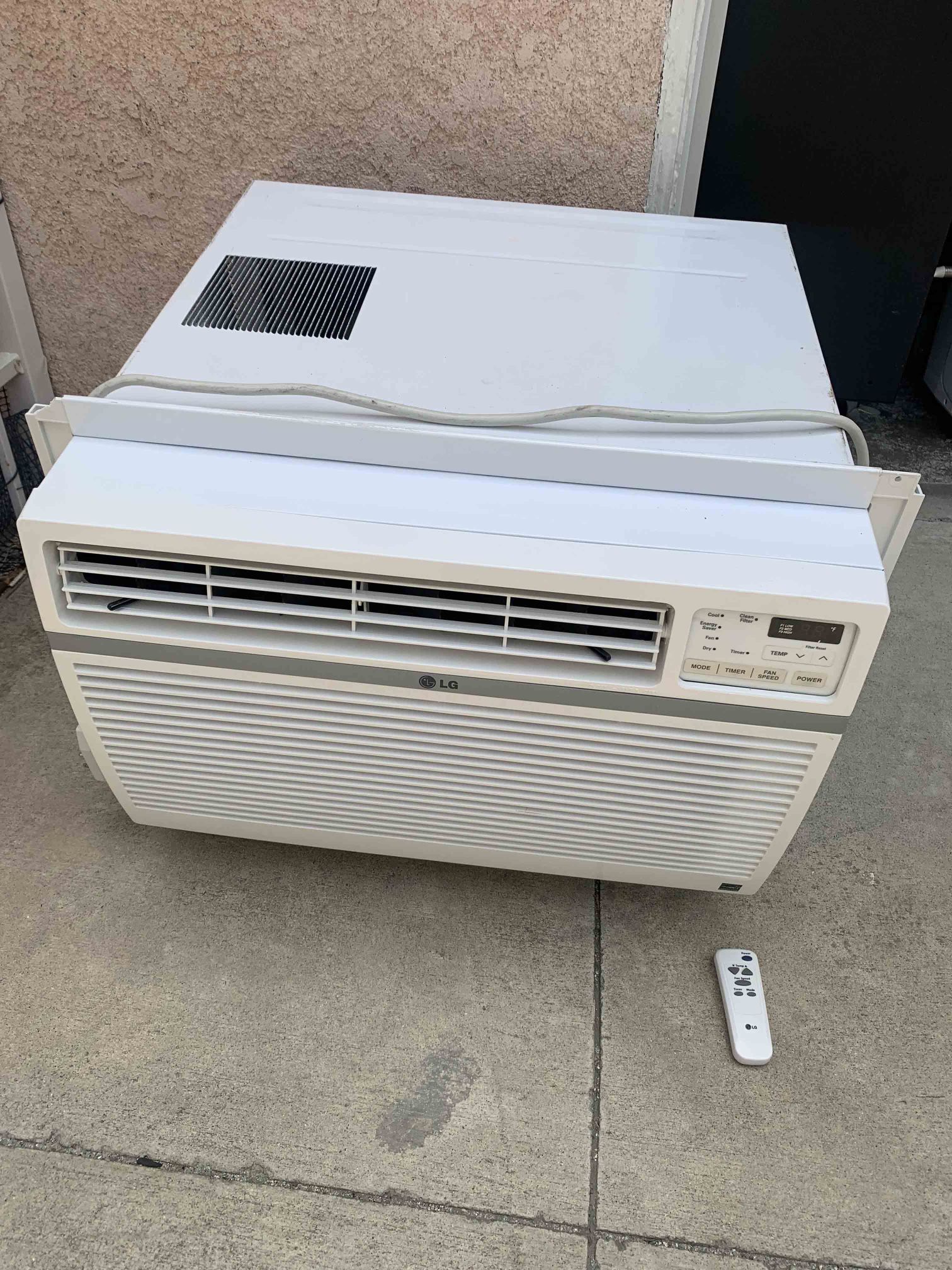 LG Window Mounted Air Conditioner 15,000 BTU Good Condition for Sale